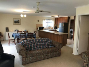 COME ALIVE AT 55 WIFI PET FRIENDLY Outside Only, Inverloch